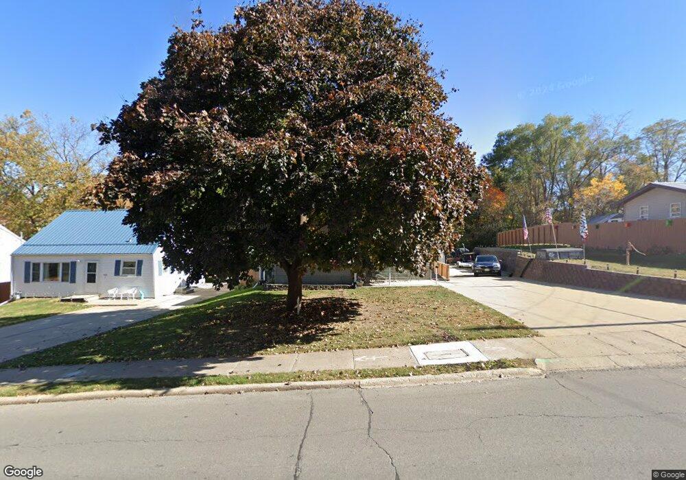 1004 1st St N, Newton, IA 50208 - photo 1