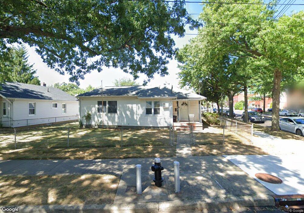 26219 E Williston Ave, Floral Park, NY 11001 - photo 1