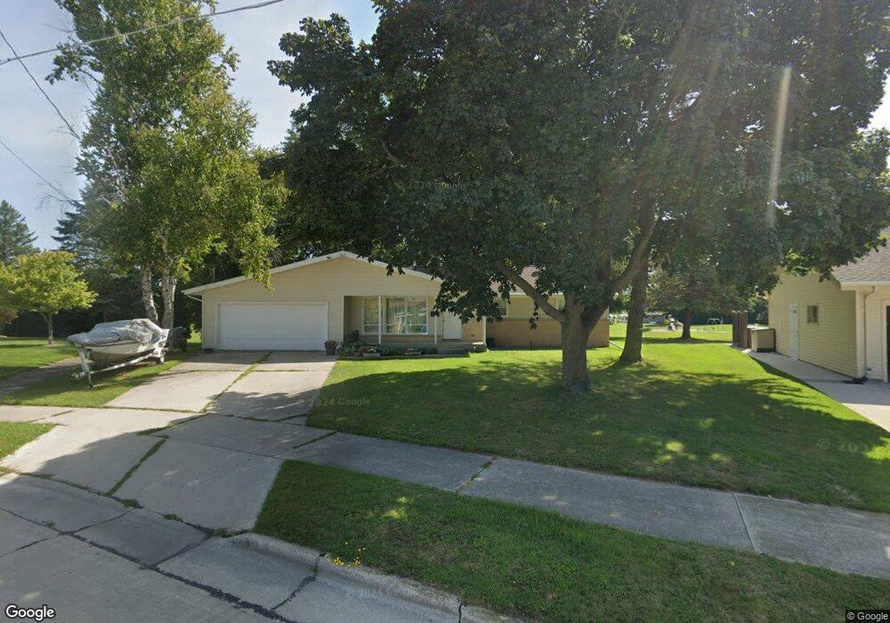 1659 Camden Ct, Manitowoc, WI 54220 - photo 1