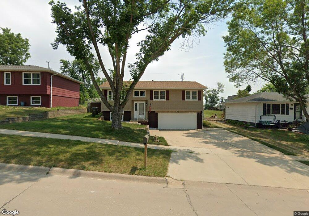 1613 21st St NW, Cedar Rapids, IA 52405 - photo 1