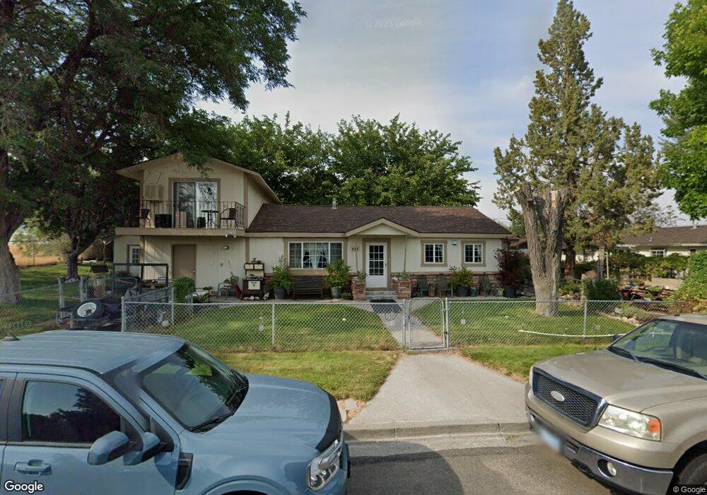 210 Maple Ave, Winnemucca, NV 89445 - photo 1