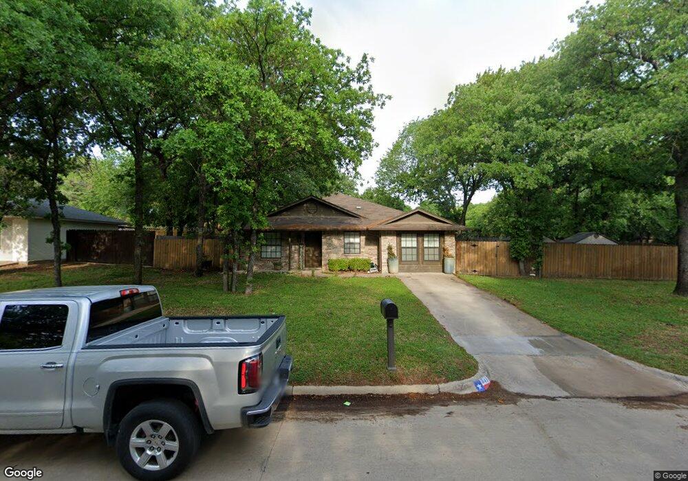 841 Red Oak Ct, Azle, TX 76020 - photo 1