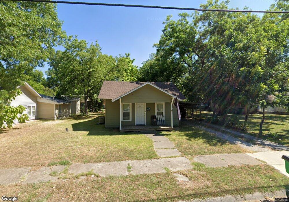 1320 E Tennie St, Gainesville, TX 76240 - photo 1