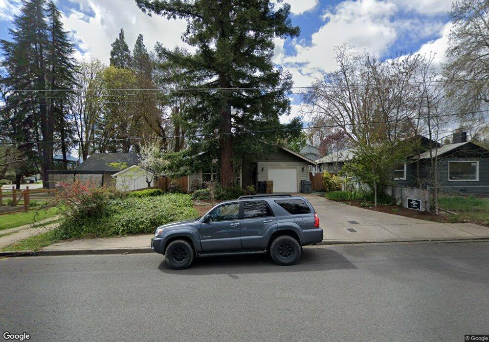 909 NW Bellevue Place, Grants Pass, OR 97526 - photo 1