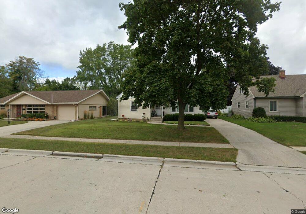 2028 Markham St, Manitowoc, WI 54220 - photo 1