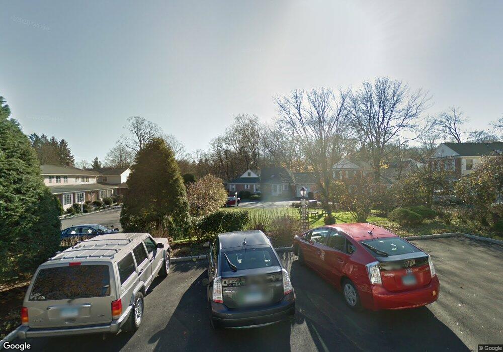 54 Lakeview Ln unit 17, New Canaan, CT 06840 - photo 1