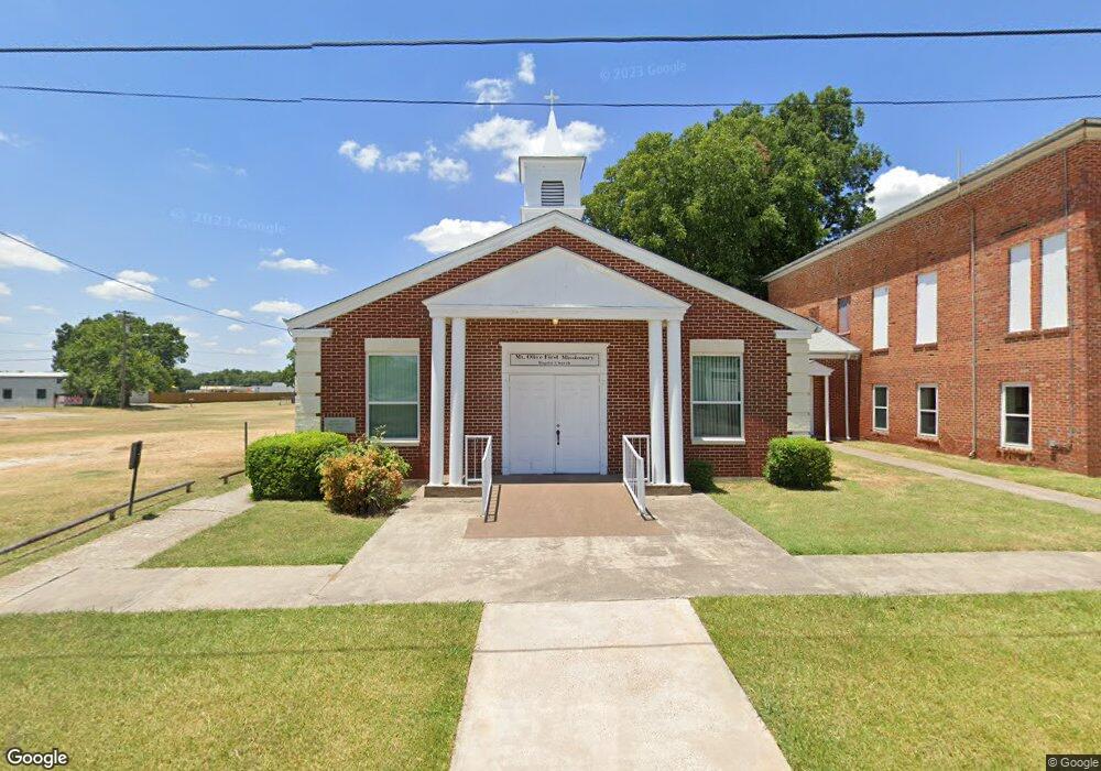 611 Mill St, Gainesville, TX 76240 - photo 1