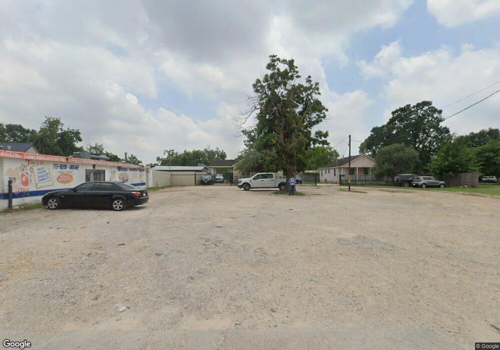 610 E Crosstimbers St, Houston, TX 77022 - photo 1