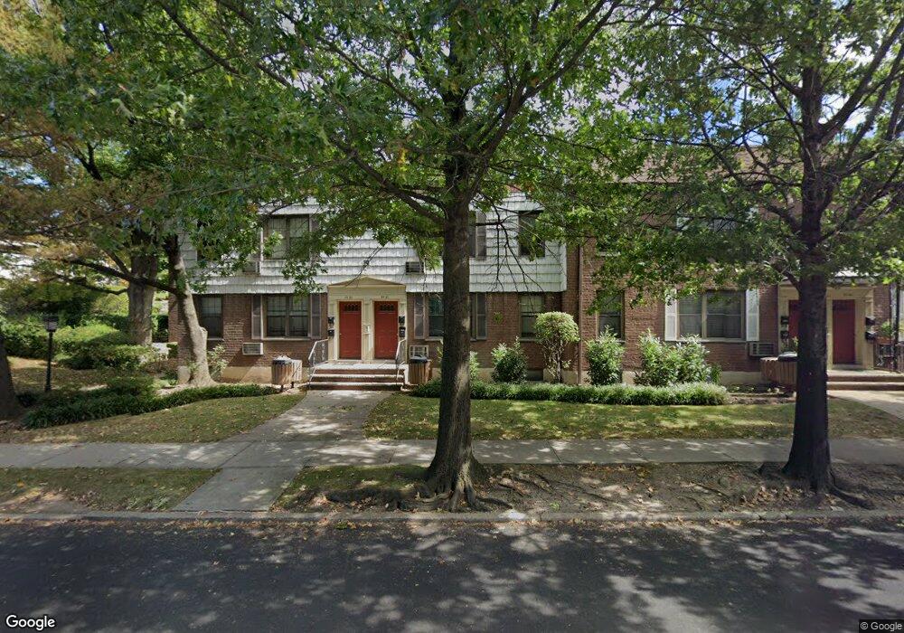 6941 Park Dr E unit B, Flushing, NY 11367 - photo 1