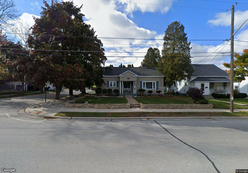 1222 N 8th St, Manitowoc, WI 54220 - photo 1