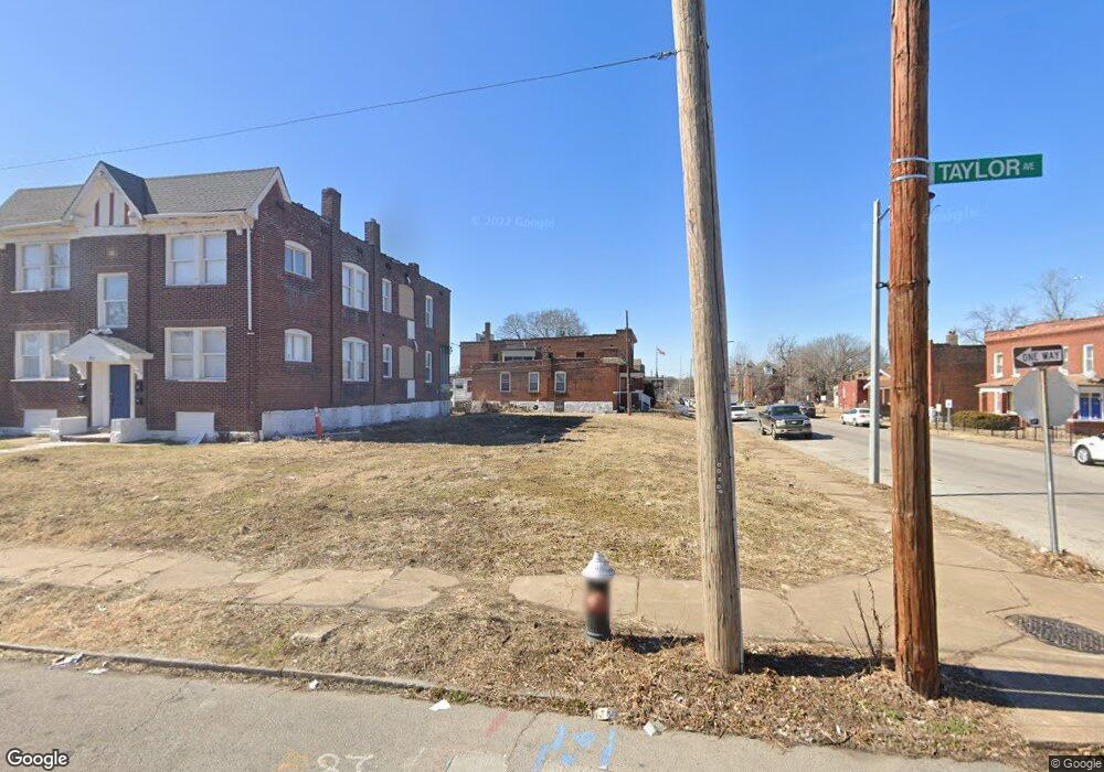 3939 N Taylor Ave, Saint Louis, MO 63115 - photo 1