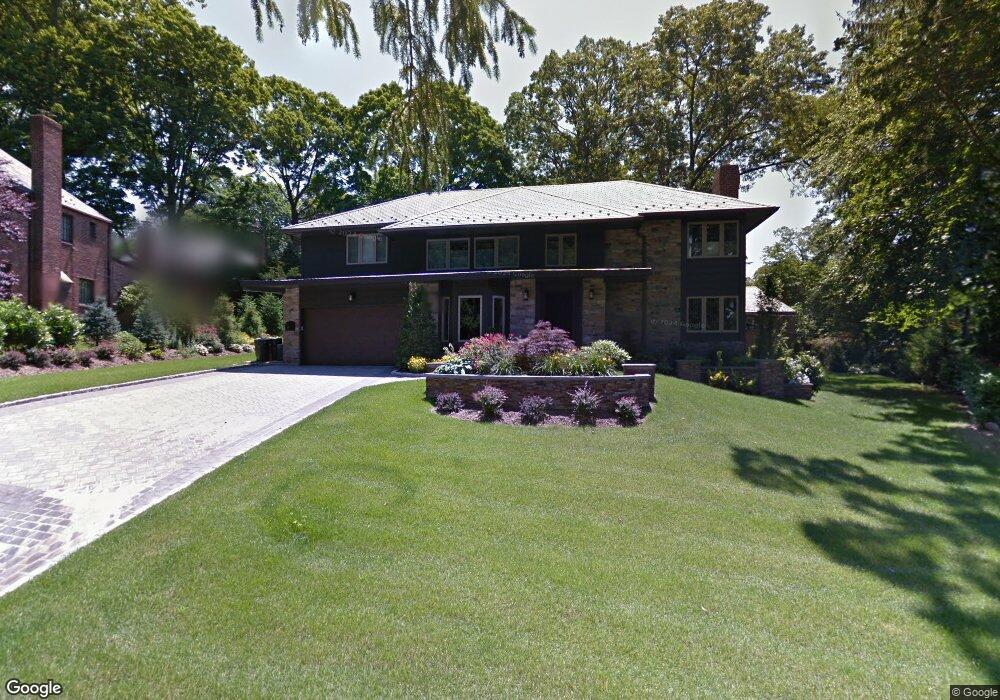 56 Blenheim Dr, Manhasset, NY 11030 - photo 1