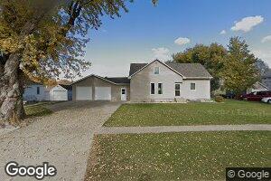 527 2nd St, Hull, IA 51239
