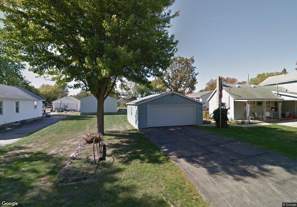 925 E 10 St N, Newton, IA 50208 - photo 1