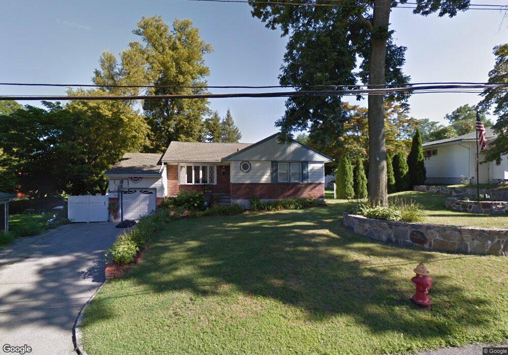 162 Heights Dr, Yonkers, NY 10710 - photo 1