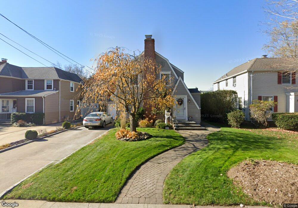 77 Bromleigh Rd, Garden City, NY 11530 - photo 1