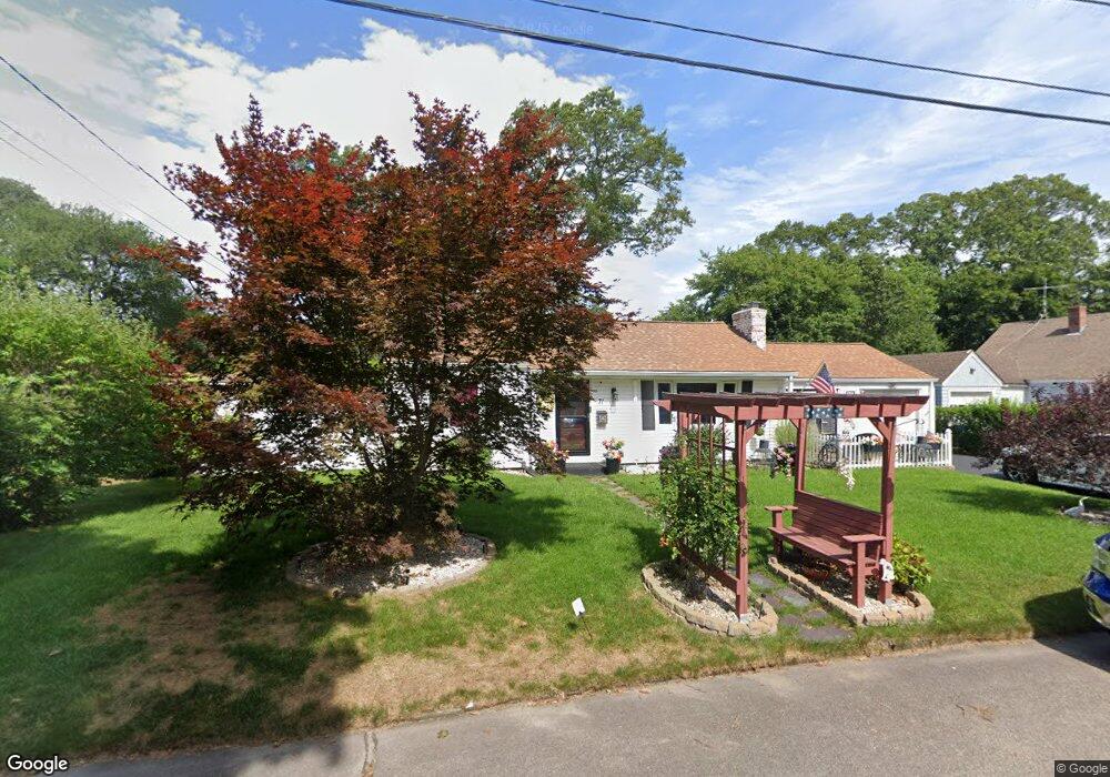 71 Circuit Dr, Warwick, RI 02889 - photo 1