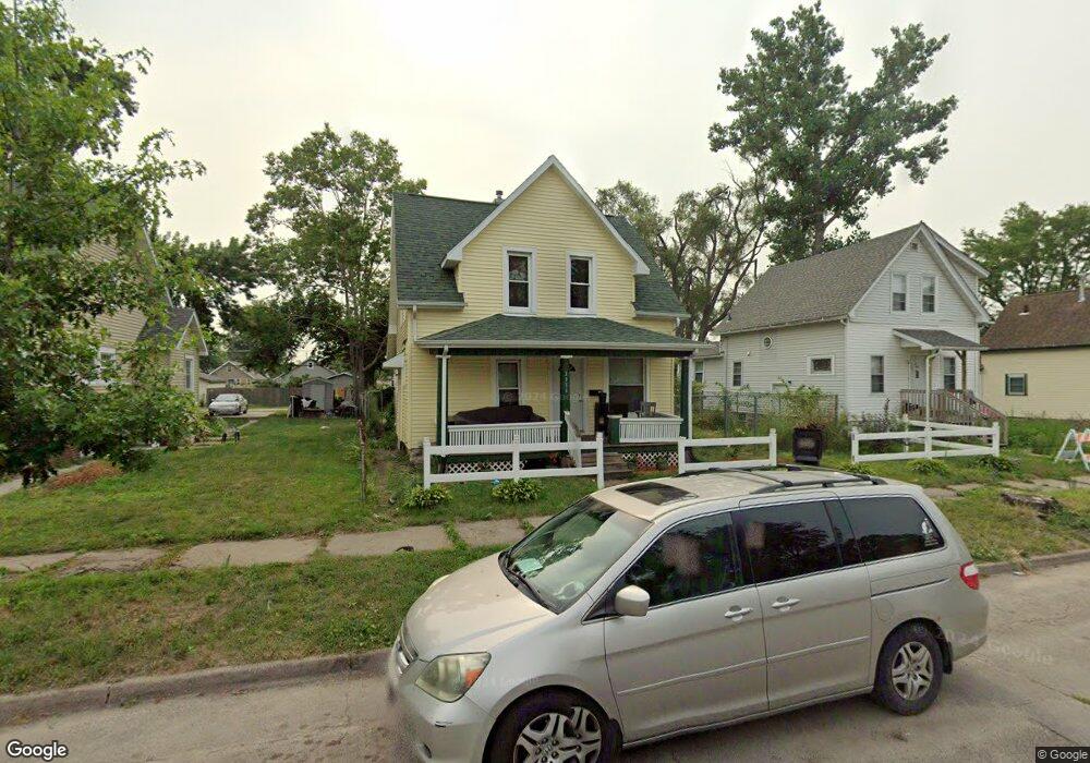 1111 10th St NW, Cedar Rapids, IA 52405 - photo 1