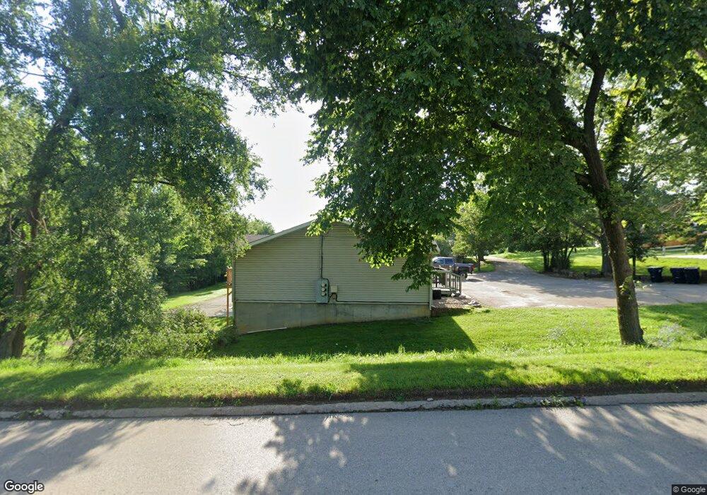 412 Sycamore St, Oskaloosa, KS 66066 - photo 1