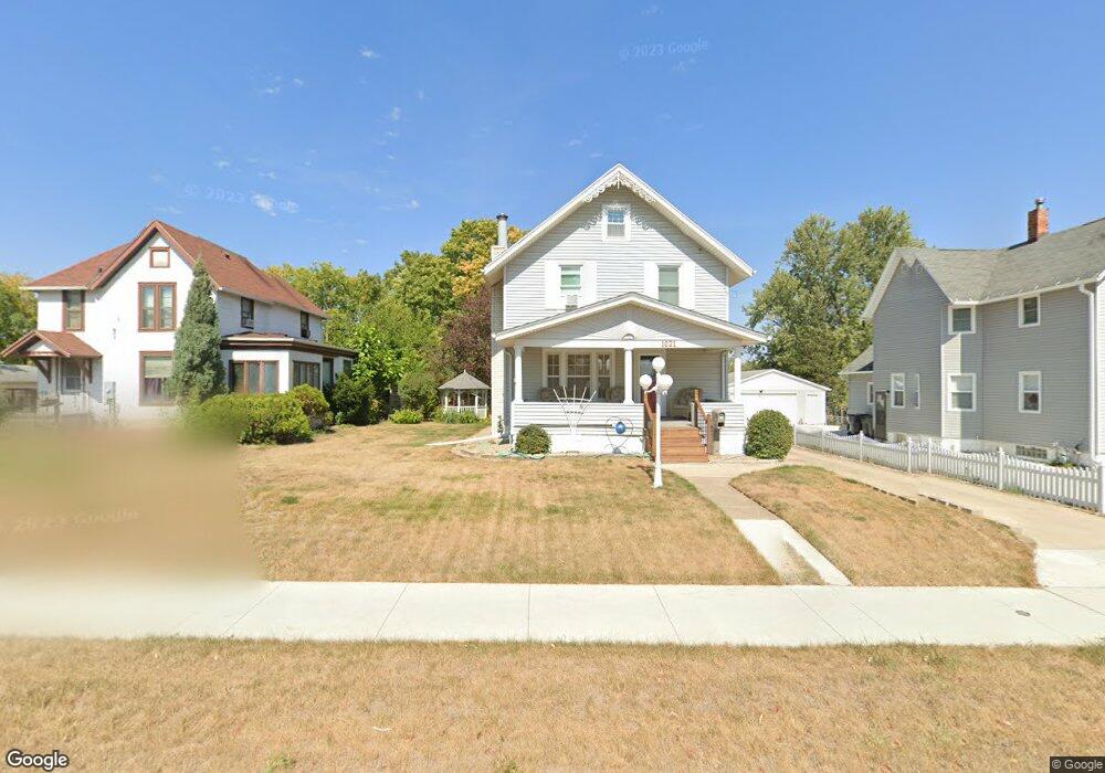 1021 W 1st St, Cedar Falls, IA 50613 - photo 1