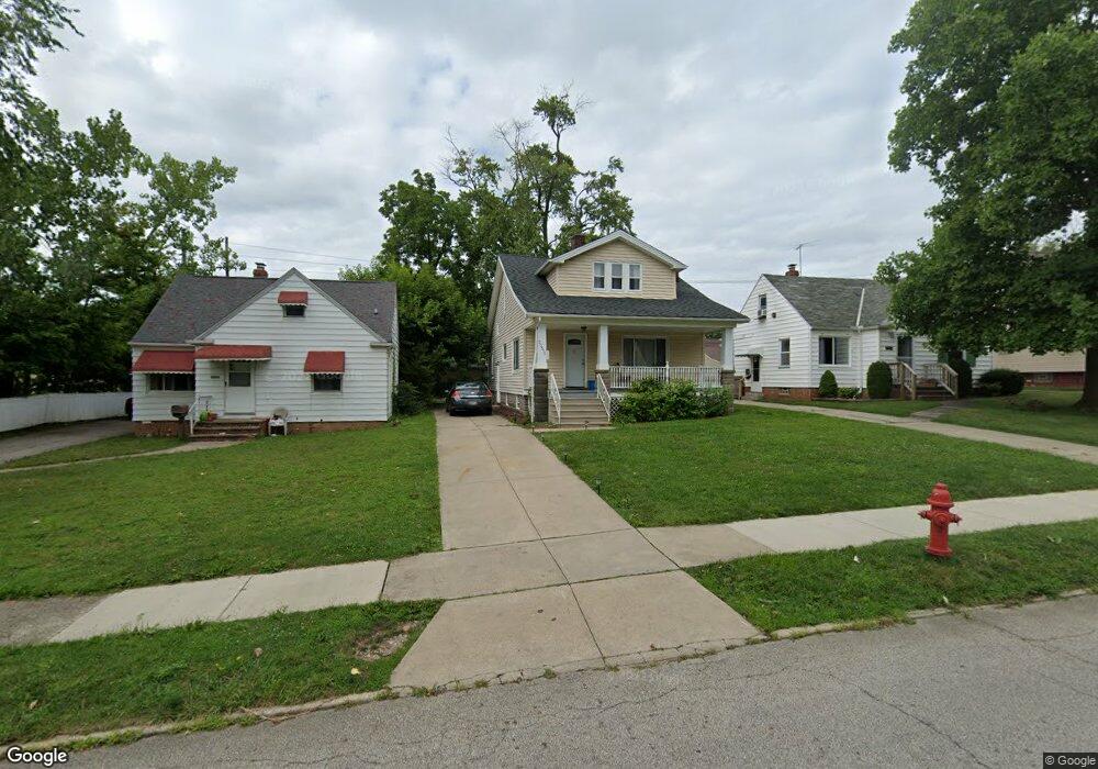 20505 Franklin Rd, Maple Heights, OH 44137 - photo 1