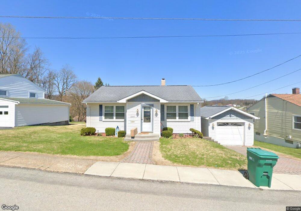 1956 Mount View Dr, Johnstown, PA 15905 - photo 1