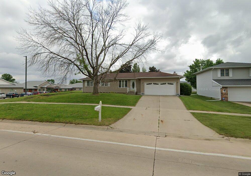 3815 1st Ave SW, Cedar Rapids, IA 52405 - photo 1