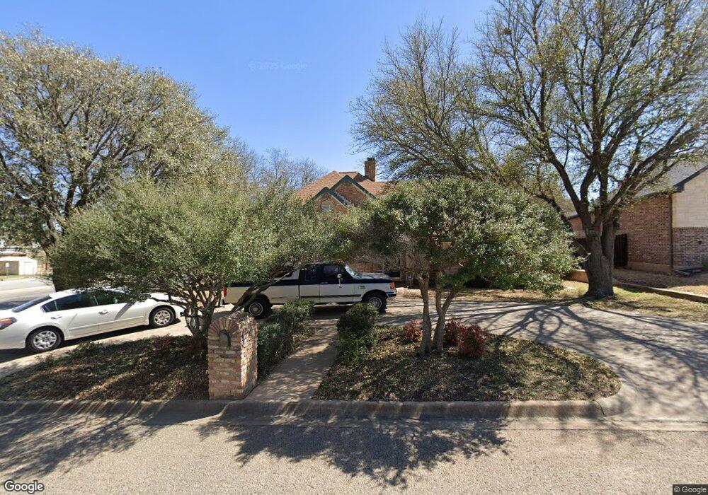 1001 Crestwood Dr, Cleburne, TX 76033 - photo 1