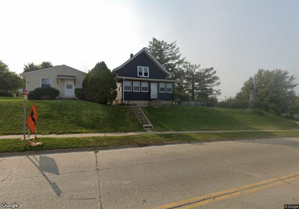 2110 J St SW, Cedar Rapids, IA 52404 - photo 1