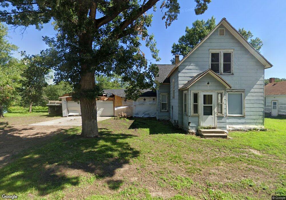 710 710 W 1st St, Blue Earth, MN 56013 - photo 1