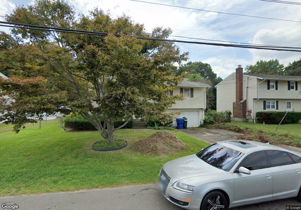 169 Lincolndale Dr, Waterbury, CT 06704 - photo 1