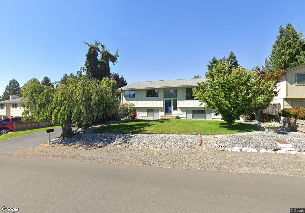 813 11th St NE, East Wenatchee, WA 98802 - photo 1