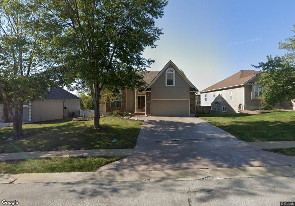 1511 Cove Dr, Raymore, MO 64083 - photo 1