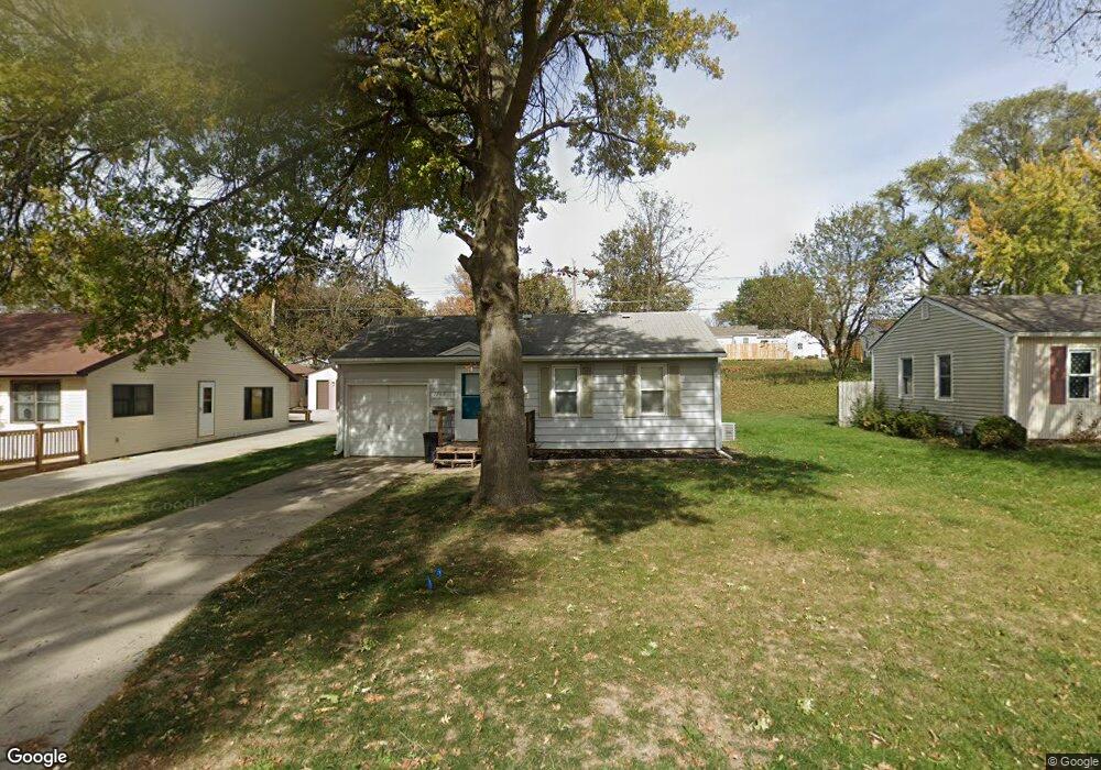 2202 S 8th Ave E, Newton, IA 50208 - photo 1