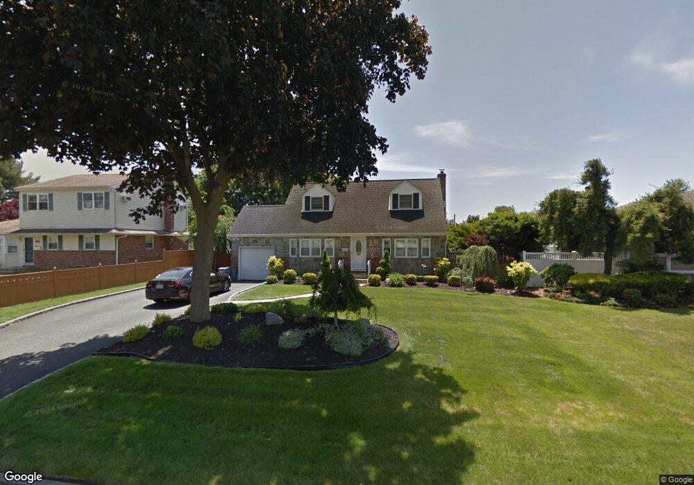 41 Terry Ln, ComMacK, NY 11725 - photo 1