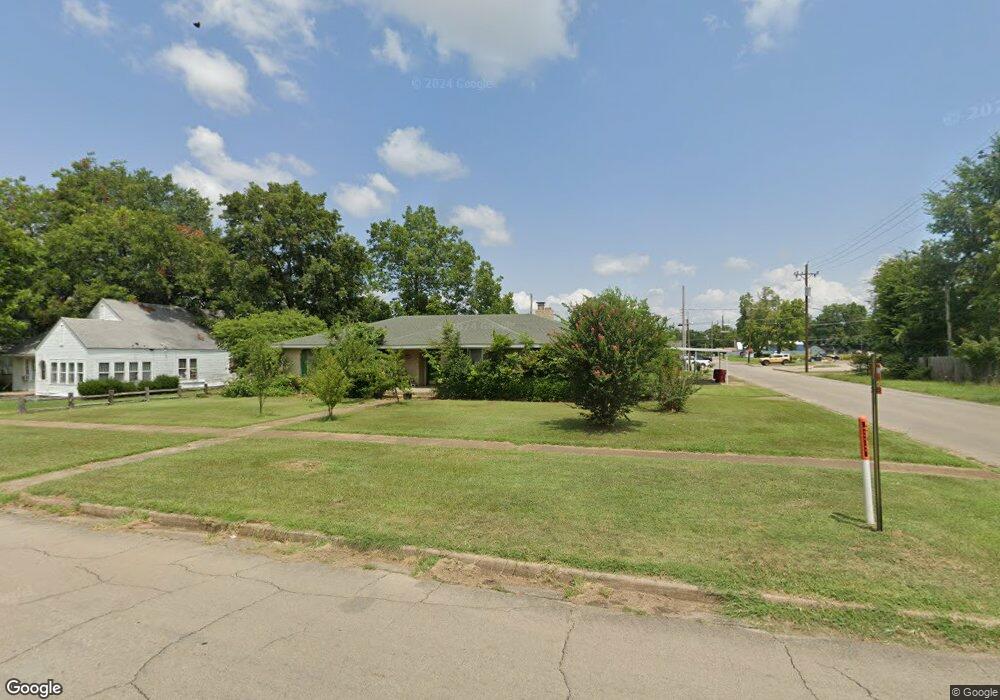 711 E Duke St, Hugo, OK 74743 - photo 1