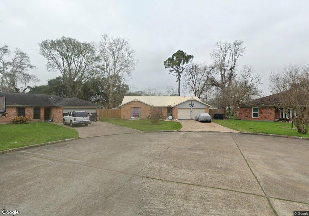 610 N Fairview Cir, Alvin, TX 77511 - photo 1