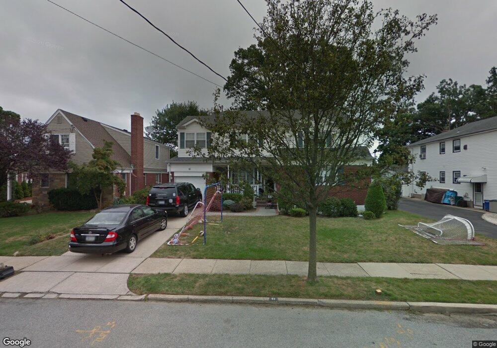 61 Chestnut St, Rockville Centre, NY 11570 - photo 1