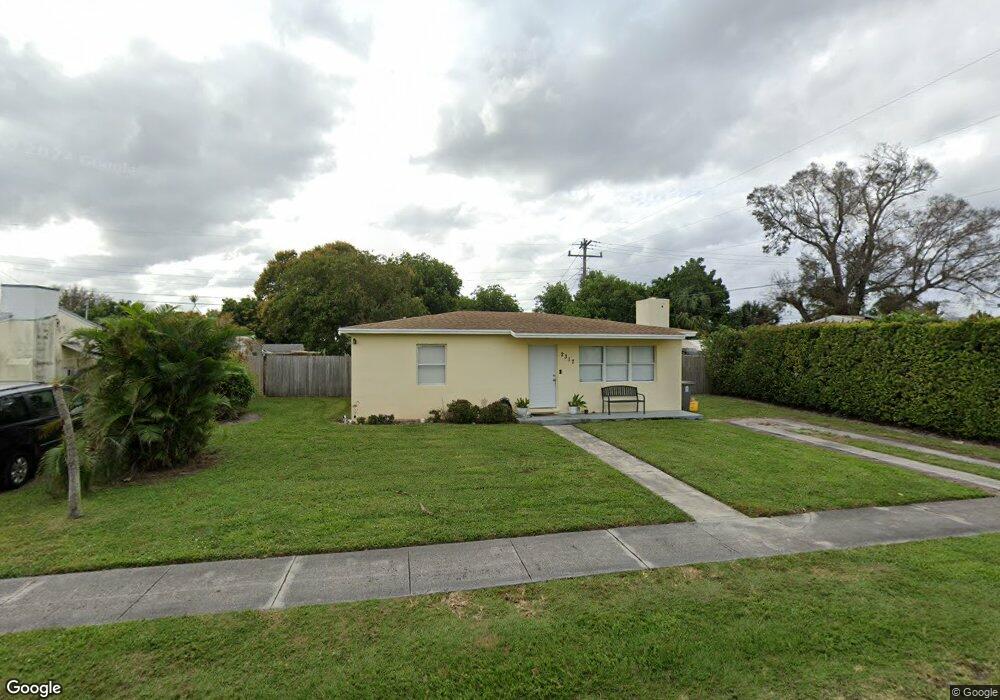 2317 Lark Ln, West Palm Beach, FL 33409 - photo 1