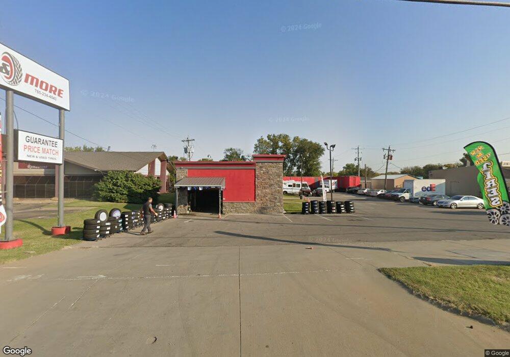 110 SW 29th St, Topeka, KS 66611 - photo 1