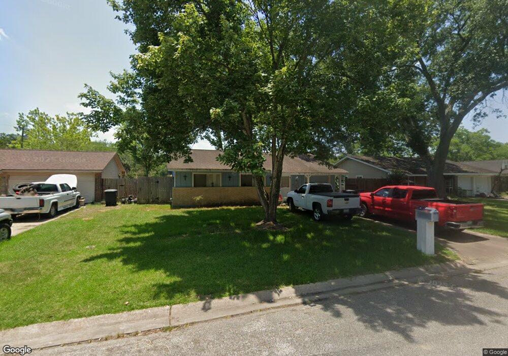 306 Sycamore St, Alvin, TX 77511 - photo 1