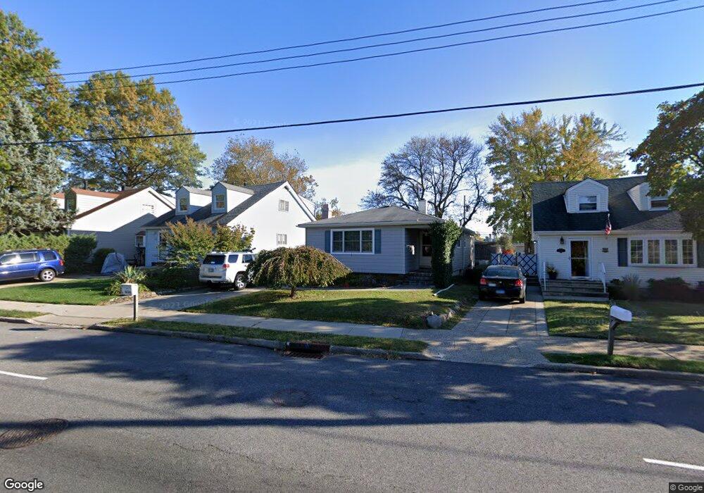 1656 Drumgoole Rd E, Staten Island, NY 10309 - photo 1