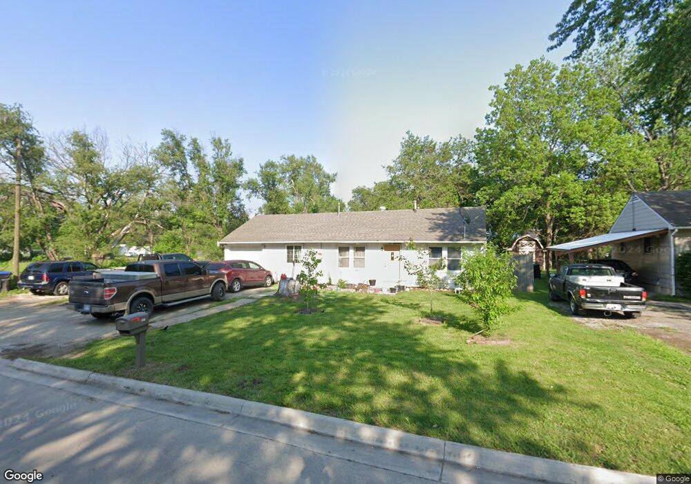 1207 SE 33rd St, Topeka, KS 66605 - photo 1