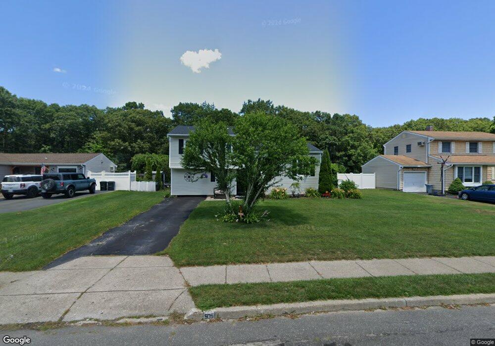 505 Greenbelt Pkwy, Holtsville, NY 11742 - photo 1