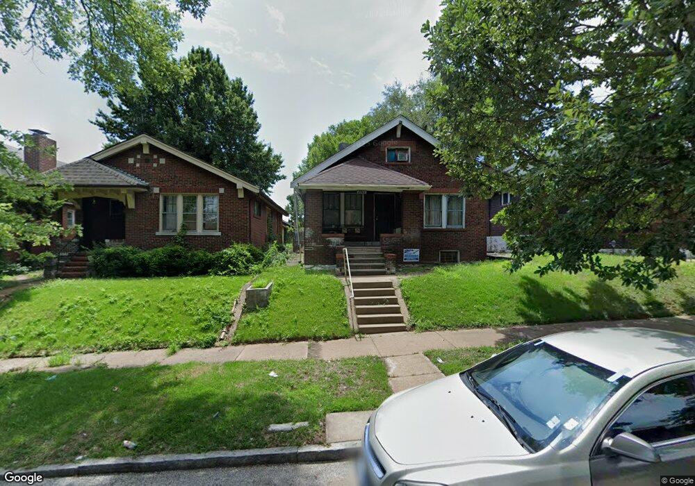 4742 Penrose St, Saint Louis, MO 63115 - photo 1