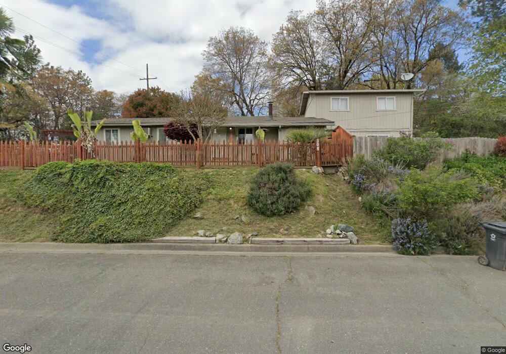 304 NW Elm St, Grants Pass, OR 97526 - photo 1