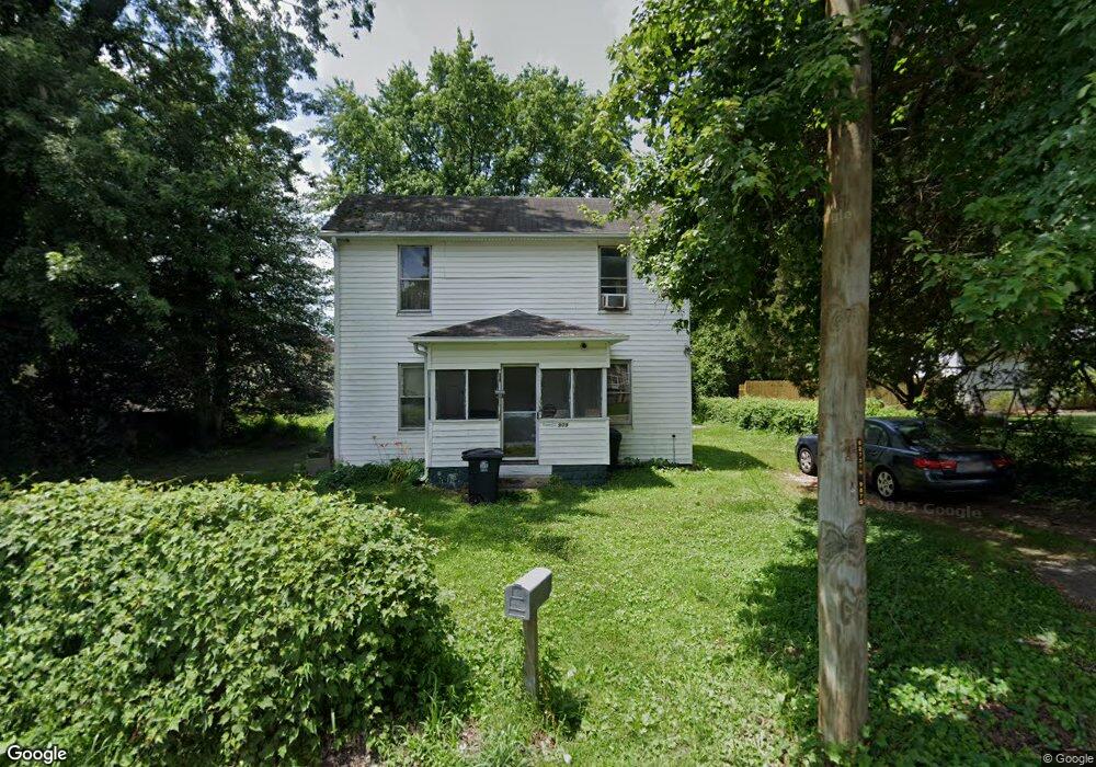 909 Rollins Ave, Capitol Heights, MD 20743 - photo 1