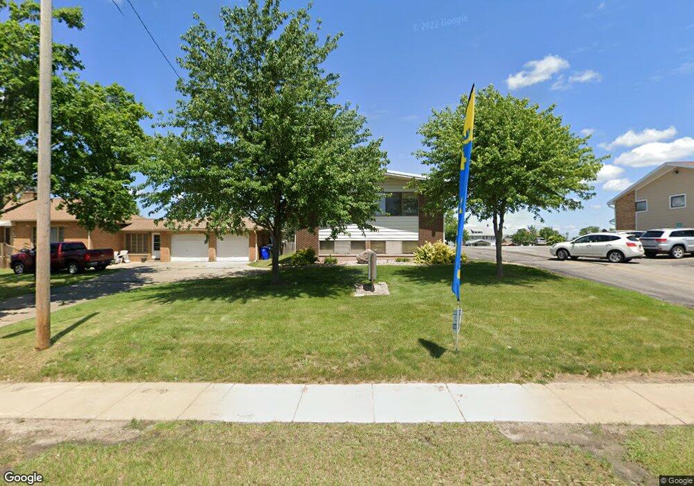 1520 1st Ave NW, Cedar Rapids, IA 52405 - photo 1