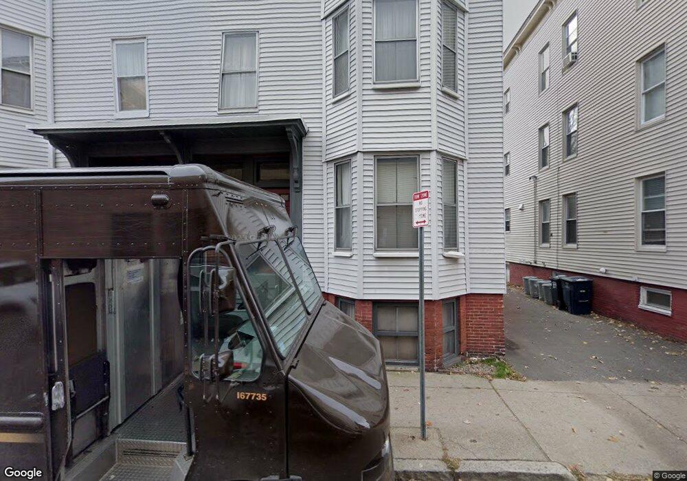 194 Green St unit 2, Cambridge, MA 02139 - photo 1