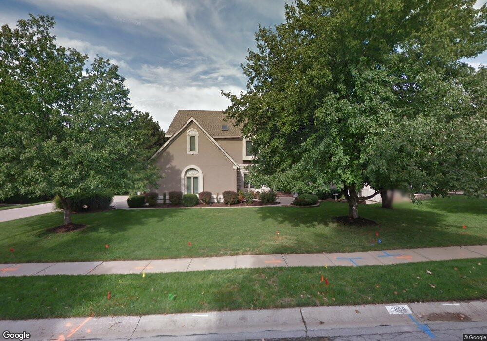 7808 Oakview Ln, Shawnee, KS 66216 - photo 1